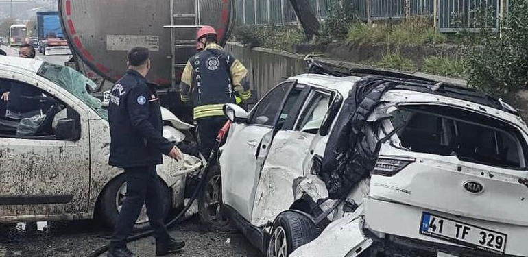 kayganlasan yolda feci kaza 1i agir 3 yarali ASQ99Ix3.jpg