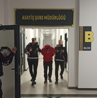 kocaeli de 41 bin tl ve tabanca caldi eskisehirde yakalandi ratjH2aR.jpg