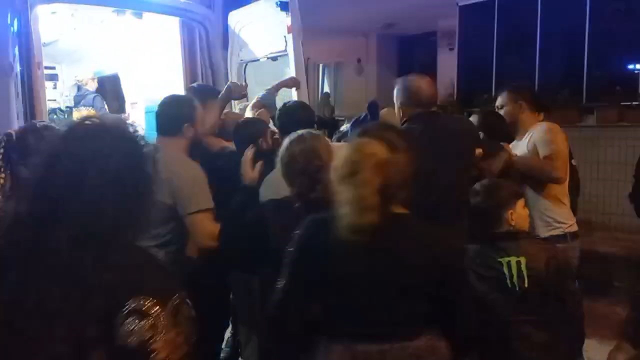 korfez de sokak ortasinda bacagindan vuruldu 4CvxeiiI.jpg