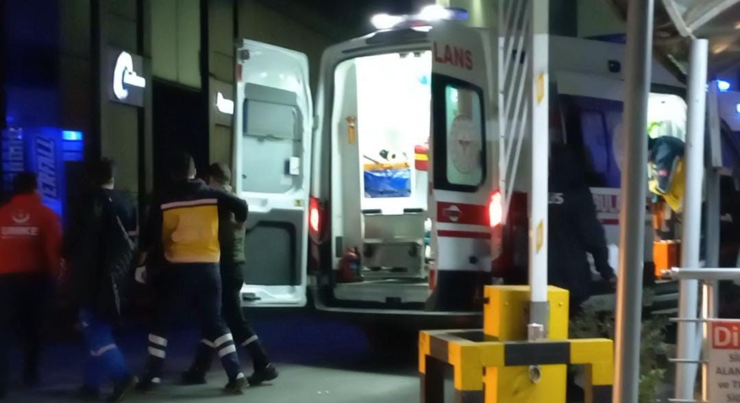 lastik fabrikasinda yangin 8 isci dumandan etkilendi VODQ6AyB.jpg