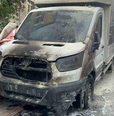 ozel plaka alan sahsi tehdit ettiler ardindan araci kundakladilar fmC4uJG8.jpg