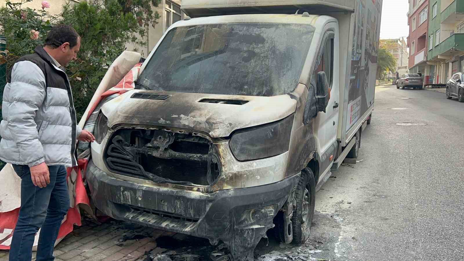 ozel plaka alan sahsi tehdit ettiler ardindan araci kundakladilar fmC4uJG8.jpg