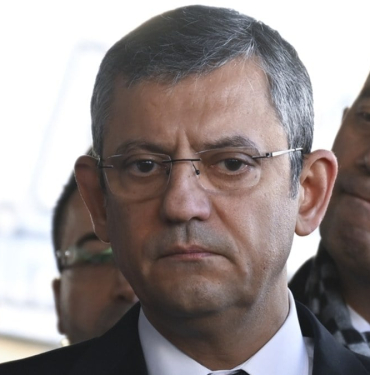 ozgur ozel saadet partisi milletvekili bitmezi hastanede ziyaret etti h5adZpka.jpg