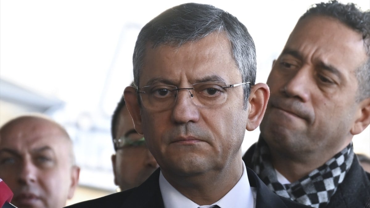 ozgur ozel saadet partisi milletvekili bitmezi hastanede ziyaret etti h5adZpka.jpg