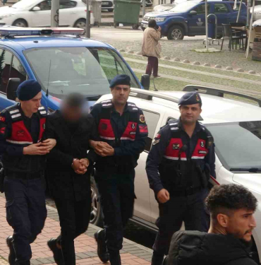 tek tus dehseti onledi genc kadinin yardimina 3 dakikada yetistiler qKhN3Oya.jpg
