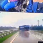 yolcu dolu minibusun onune cikan kamyona carptigi kazanin goruntuleri ortaya cikti iyagnYaN.jpg