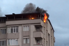 5 katlı apartmanın çatısı alev alev yandı