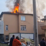 BİNANIN ÇATI KATI ALEV ALEV YANDI