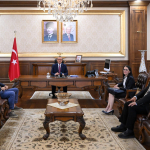 Bülent Sarı DAYAKÇI PATRONLA FOTOĞRAF PAYLAŞAN VALİ BUGÜN NEREDE