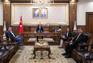 Bülent Sarı DAYAKÇI PATRONLA FOTOĞRAF PAYLAŞAN VALİ BUGÜN NEREDE