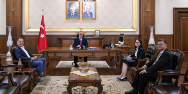 Bülent Sarı DAYAKÇI PATRONLA FOTOĞRAF PAYLAŞAN VALİ BUGÜN NEREDE