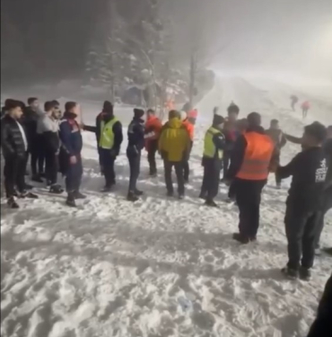 Canını tehlikeye sokmasın diye uyardılar, müşteri tarafından defalarca bıçaklandılar