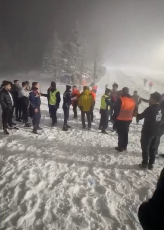 Canını tehlikeye sokmasın diye uyardılar, müşteri tarafından defalarca bıçaklandılar