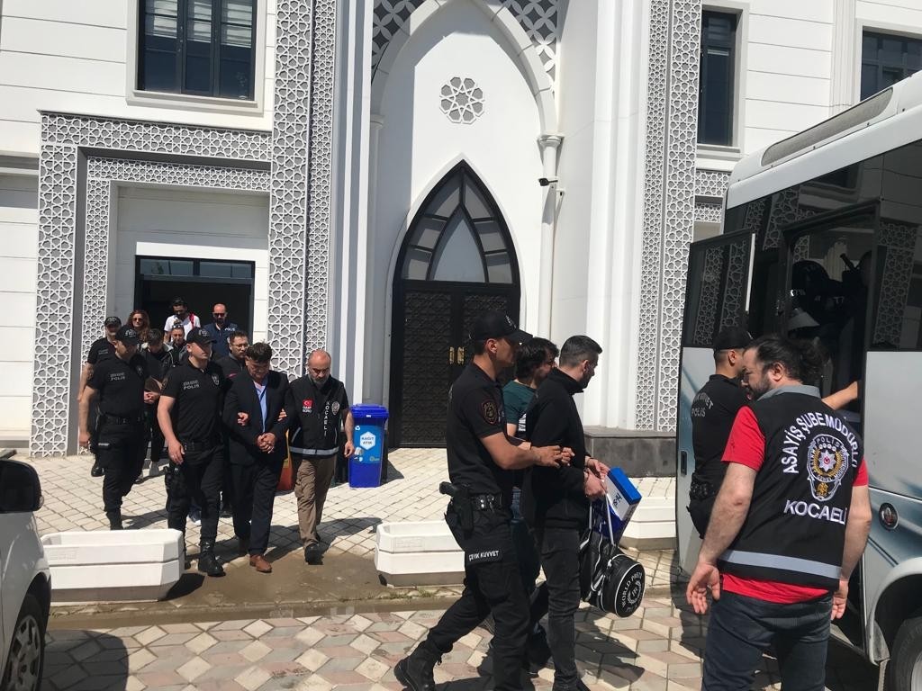 CİNAYETLE YARGILANAN ABİ KARDEŞİN TUTUKLUĞUNUN DEVAMINA KARAR VERİLDİ