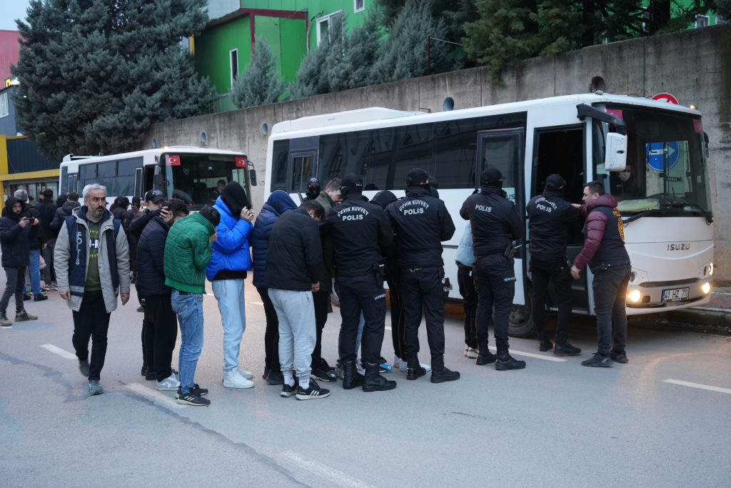 DEPREMZEDELERİ DE DOLANDIRAN, 7 MİLYONLUK VURGUNDA 33 KİŞİ TUTUKLANDI