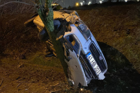 EHLİYETİNE EL KONULMUŞTU, KAZA YAPTI: 1 YARALI EHLİYETİNE EL KONULAN SÜRÜCÜ DİREKSİYON BAŞINA GEÇTİ, TAKLA ATTIĞI OTOMOBİLDE YARALANDI