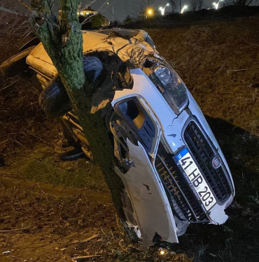 EHLİYETİNE EL KONULMUŞTU, KAZA YAPTI: 1 YARALI EHLİYETİNE EL KONULAN SÜRÜCÜ DİREKSİYON BAŞINA GEÇTİ, TAKLA ATTIĞI OTOMOBİLDE YARALANDI