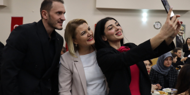 Esnaflarla buluşan Başkan Hürriyet, “İzmit’i hep bir adım ileriye taşımaya çalışıyoruz”