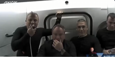 Gezeravcı'nın uzaydan ilk mesajı İstikbal Göklerdedir