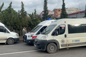 İŞÇİ SERVİSİ İLE KAMYONET ÇARPIŞTI: 3 YARALI