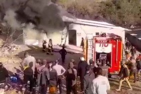 İŞÇİLER ÇARESİZCE YANGINI İZLEDİ