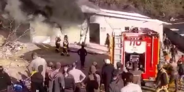 İŞÇİLER ÇARESİZCE YANGINI İZLEDİ