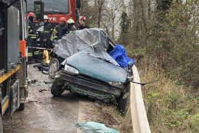 ELEKTRİK ARIZA BAKIM ARACI İLE OTOMOBİL ÇARPIŞTI : 1 ÖLÜ