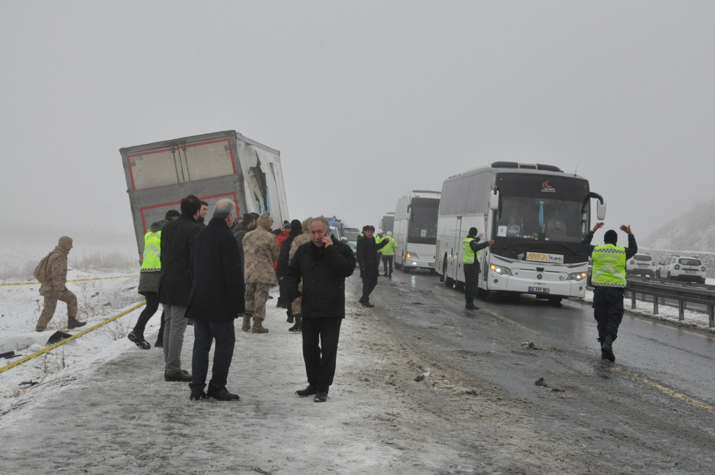 KARS'TAKİ KAZADA ACI DETAY: SARIKAMIŞ ŞEHİTLERİNİ ANMA ETKİNLİKLERİNE GİDİYORLARMIŞ