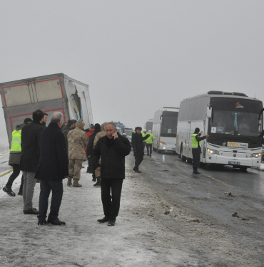 KARS'TAKİ KAZADA ACI DETAY: SARIKAMIŞ ŞEHİTLERİNİ ANMA ETKİNLİKLERİNE GİDİYORLARMIŞ