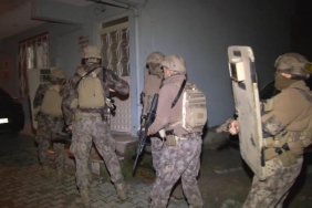 POLİS ŞÜPHELİLERİ YATAKLARINDAN ALDI KOCAELİ MERKEZLİ OPERASYONDA AYDIN'DAN 3 KİŞİNİN ALINDIĞI ÖĞRENİLDİ