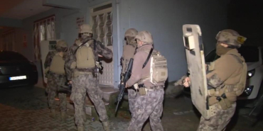 POLİS ŞÜPHELİLERİ YATAKLARINDAN ALDI KOCAELİ MERKEZLİ OPERASYONDA AYDIN'DAN 3 KİŞİNİN ALINDIĞI ÖĞRENİLDİ