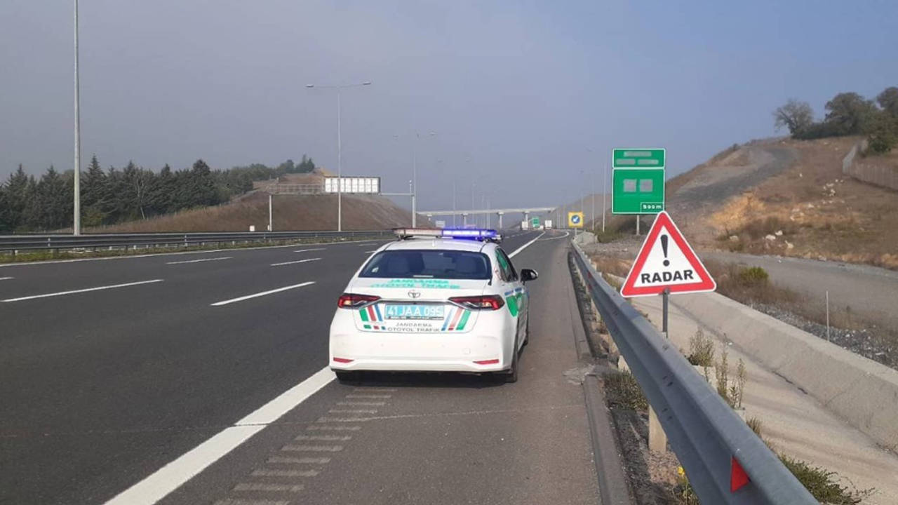 Kuzey Marmara Otoyolu'nda hız sınırını aşan sürücülere 13 milyon 249 bin 523 TL ceza