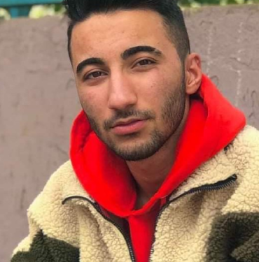 Otobüste kavga ettikleri genci takip ederek bıçakladılar