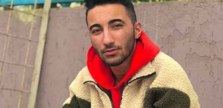 Otobüste kavga ettikleri genci takip ederek bıçakladılar