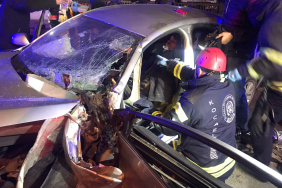 OTOMOBİL BARİYERE SAPLANTI: 4 YARALI