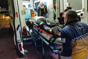 SOKAK ORTASINDA KURŞUN YAĞDIRDI: BOYNUNDAN VURULAN ŞAHIS AĞIR YARALANDI TABANCAYLA YARALADI, GERİ DÖNÜP TEKRARDAN ATEŞ ETTİ