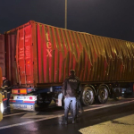 TEM'DE TIR DORSESİNDE PATLAMA: 1 İTFAİYE ERİ YARALANDI