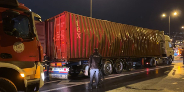 TEM'DE TIR DORSESİNDE PATLAMA: 1 İTFAİYE ERİ YARALANDI