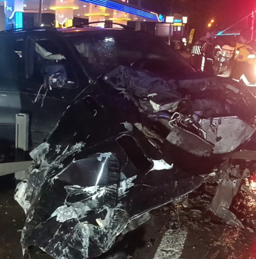 TAKLA ATAN OTOMOBİL 300 METRE SÜRÜKLENDİ, SÜRÜCÜ OLAY YERİNDEN KAÇTI