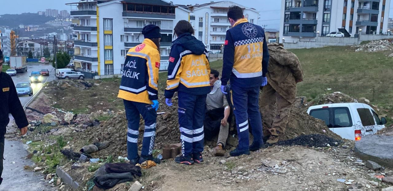 TAKSİ İLE ÇARPIŞAN ARAÇ ARAZİYE UÇTU: 4 YARALI