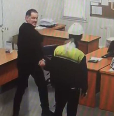 Tezcan Galvaniz' de skandal olay. Hazır olda bekletip hakaret etti
