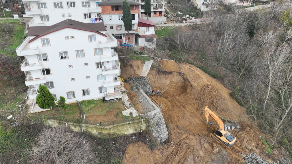 TOPRAK KAYMASININ MEYDANA GELDİĞİ ALAN GÜVENLİ HALE GETİRİLDİ