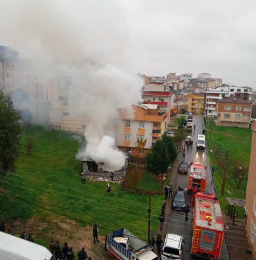 YAŞLI ÇİFTİN EVİNDE YANGIN PANİĞİ
