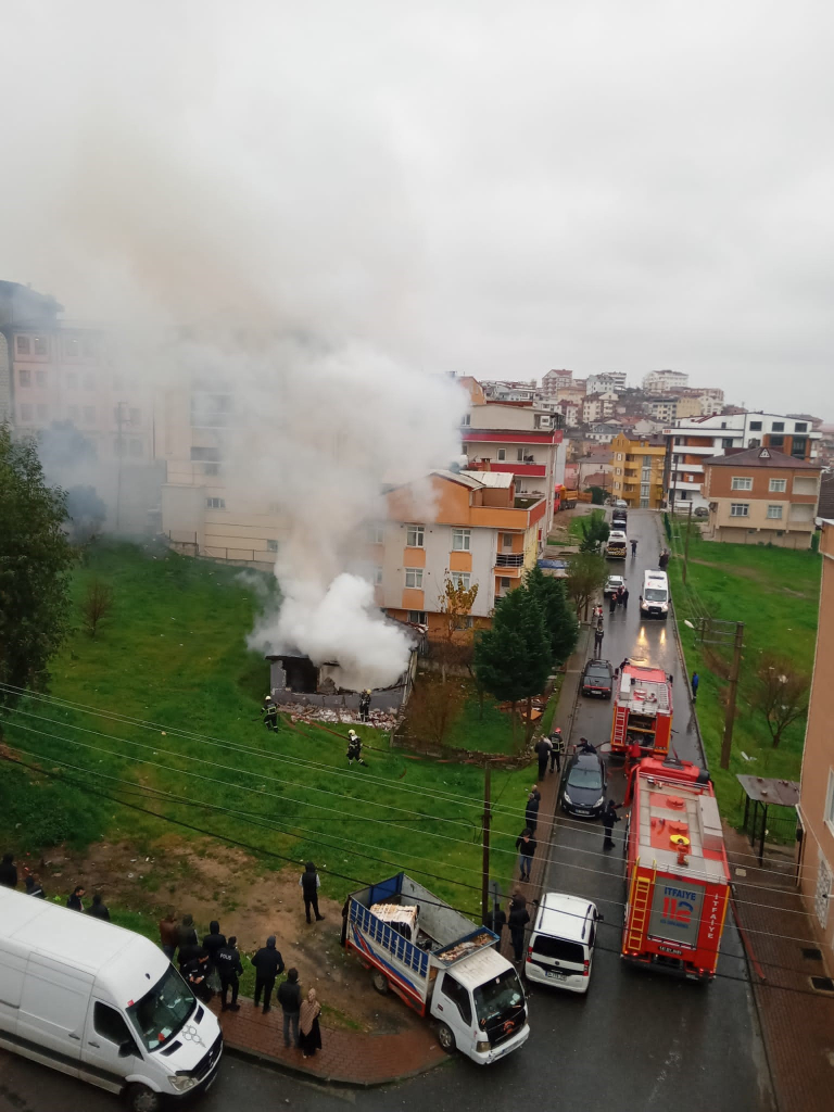 YAŞLI ÇİFTİN EVİNDE YANGIN PANİĞİ