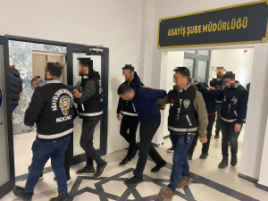 4 MİLYON LİRALIK MALZEME ÇALAN HIRSIZLAR SUÇÜSTÜ YAKALANDILAR 7 ŞÜPHELİ, İSTANBUL'DAN HIRSIZLIK İÇİN GELDİKLERİ KOCAELİ'DE YAKAYI ELE VERDİLER