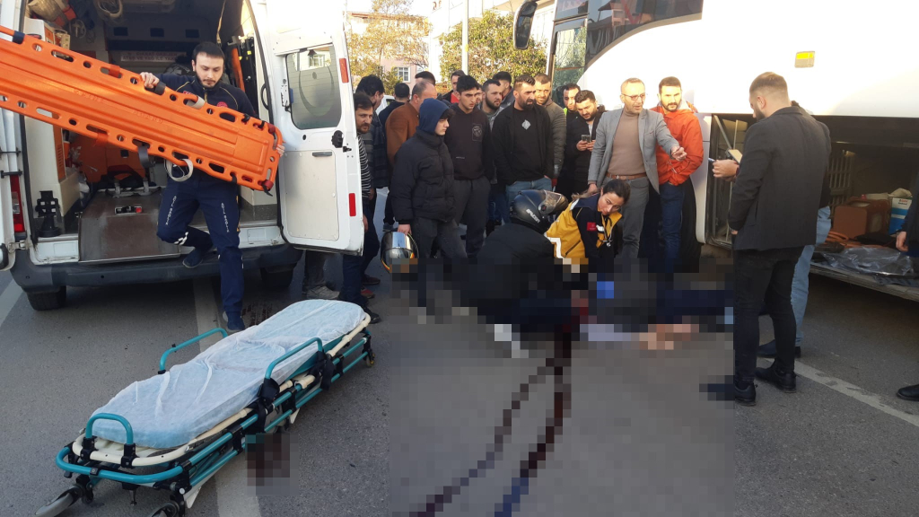 BAŞINDAN VURULARAK ÖLDÜRÜLEN SERVİS ŞOFÖRÜ 2 AY ÖNCE ŞİKAYETÇİ OLMUŞ ÖLDÜRDÜĞÜ SERVİS ŞOFÖRÜYLE ARASINDA 15 YILLIK HUSUMET VARMIŞ SERVİS ŞOFÖRÜNÜ BAŞINDAN VURARAK ÖLDÜREN ŞAHIS TUTUKLANDI