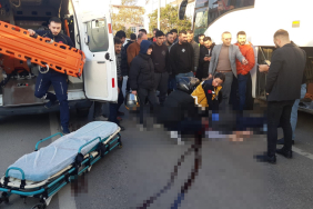 BAŞINDAN VURULARAK ÖLDÜRÜLEN SERVİS ŞOFÖRÜ 2 AY ÖNCE ŞİKAYETÇİ OLMUŞ ÖLDÜRDÜĞÜ SERVİS ŞOFÖRÜYLE ARASINDA 15 YILLIK HUSUMET VARMIŞ SERVİS ŞOFÖRÜNÜ BAŞINDAN VURARAK ÖLDÜREN ŞAHIS TUTUKLANDI