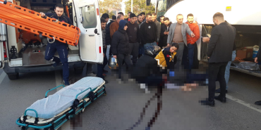 BAŞINDAN VURULARAK ÖLDÜRÜLEN SERVİS ŞOFÖRÜ 2 AY ÖNCE ŞİKAYETÇİ OLMUŞ ÖLDÜRDÜĞÜ SERVİS ŞOFÖRÜYLE ARASINDA 15 YILLIK HUSUMET VARMIŞ SERVİS ŞOFÖRÜNÜ BAŞINDAN VURARAK ÖLDÜREN ŞAHIS TUTUKLANDI