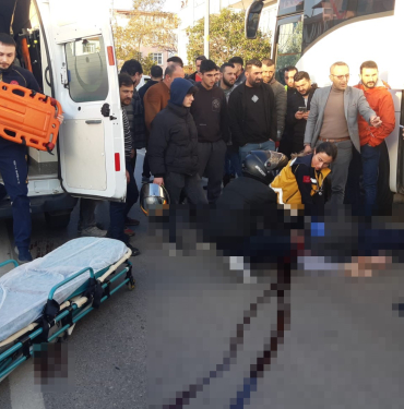 BAŞINDAN VURULARAK ÖLDÜRÜLEN SERVİS ŞOFÖRÜ 2 AY ÖNCE ŞİKAYETÇİ OLMUŞ ÖLDÜRDÜĞÜ SERVİS ŞOFÖRÜYLE ARASINDA 15 YILLIK HUSUMET VARMIŞ SERVİS ŞOFÖRÜNÜ BAŞINDAN VURARAK ÖLDÜREN ŞAHIS TUTUKLANDI