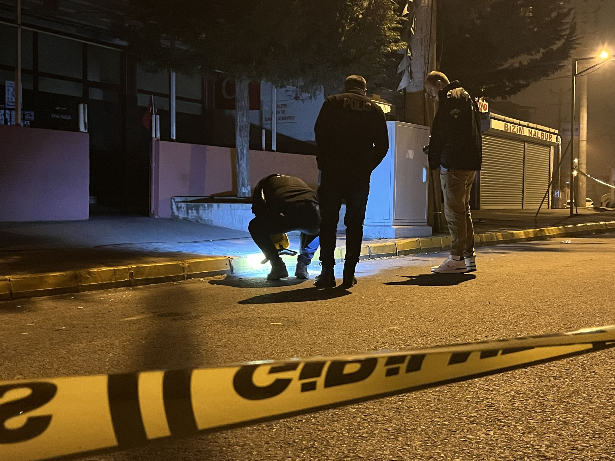 ALKOLLÜ ŞAHIS RASTGELE ATEŞ AÇTI: FACİA TEĞET GEÇTİ KURŞUN DAİRENİN MUTFAĞINA İSABET ETTİ